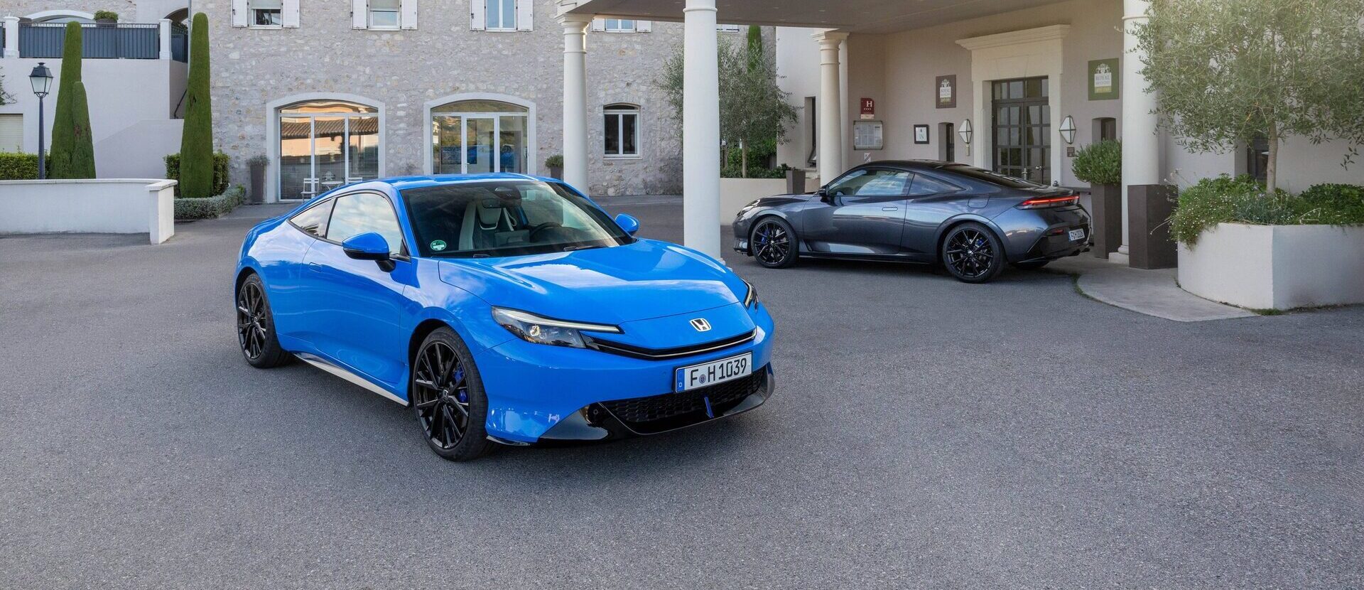 de honda prelude is het blauw en grijs